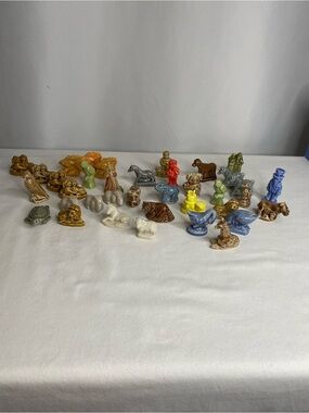 Lot 60 Wade Whimsies—Noah’s Arc, Pet Shop, and more!